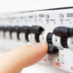 断路器为什么又叫“空气开关”，它跟空气有什么关系？